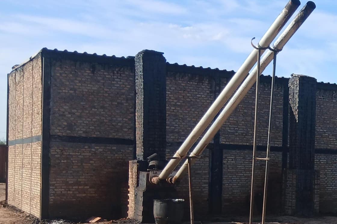 Torres de condensación del proceso térmico, en la planta del Chaco.
